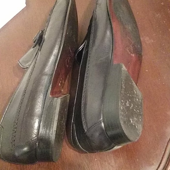 Men's Shoes. Size 8.5 Mint Condition - Picture 3 of 5